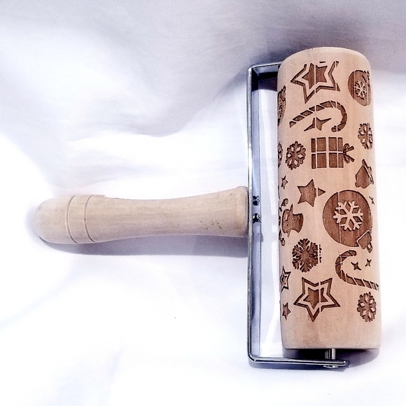 Christmas Baking Rolling Pin - Picture 7 of 8